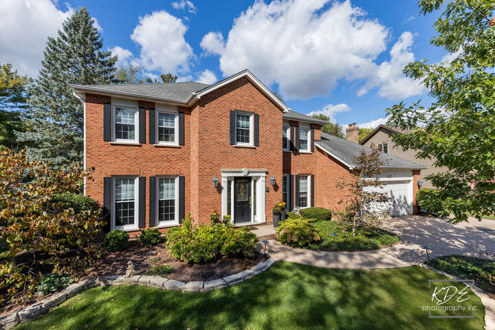 Property Photo: 1137 Kenilworth Circle IL 60540