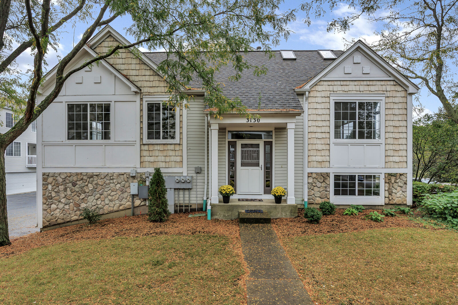 Property Photo: 3130 Cambria Court IL 60503