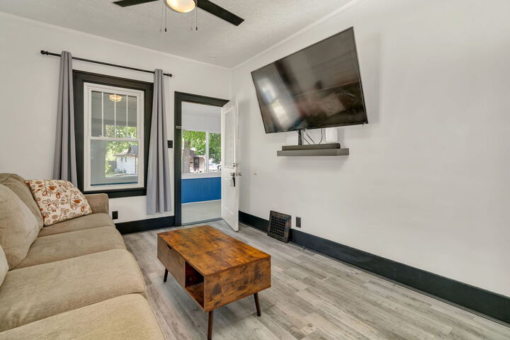 Property Photo: 925 E Jackson Street IL 60450