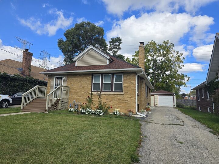 Property Photo:  616 W Keith Avenue  IL 60085 