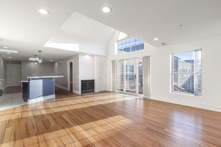 Property Photo:  1800 Dewes Street 309  IL 60025 