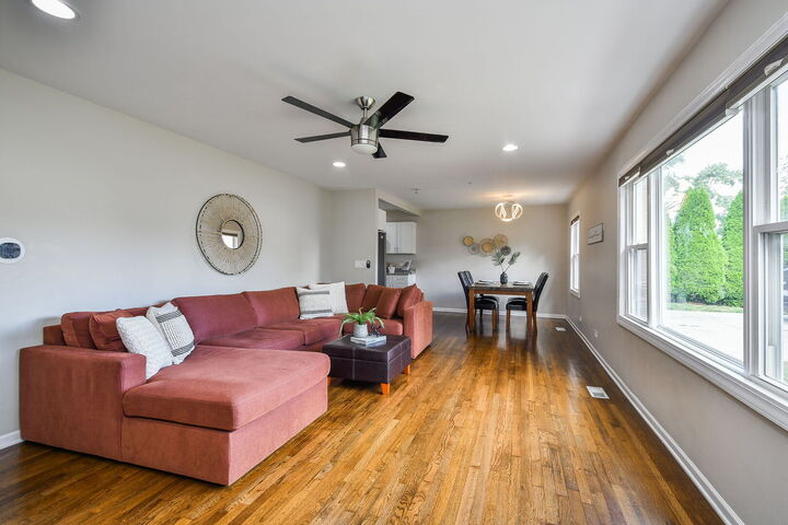 Property Photo: 810 Cumberland Street IL 60169