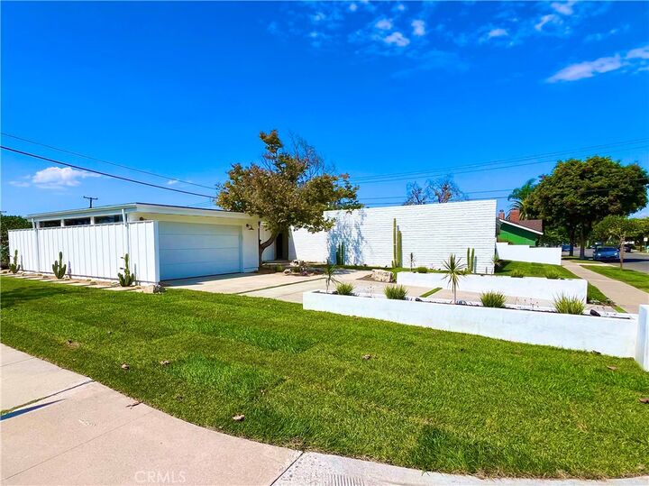 Property Photo: 3391 Rossmoor Way CA 90720