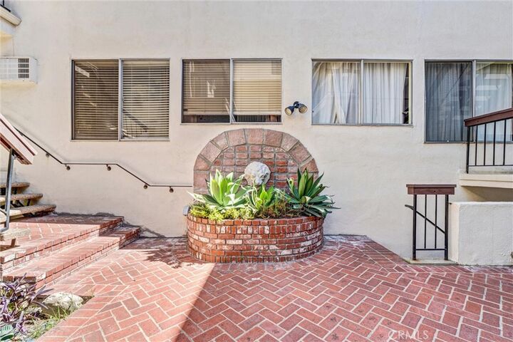 Property Photo:  1840 Camden 202  CA 90025 