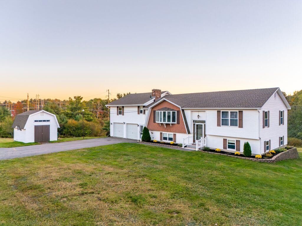 Property Photo: 224 New County Road ME 04072