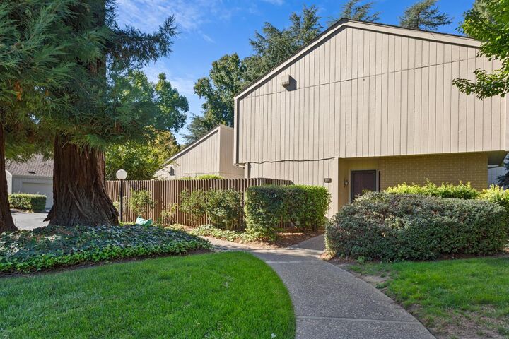 Property Photo: 816 Elmhurst Circle CA 95825