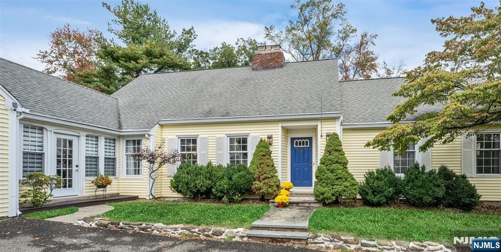 Property Photo:  17 Holly Drive  NJ 07458 