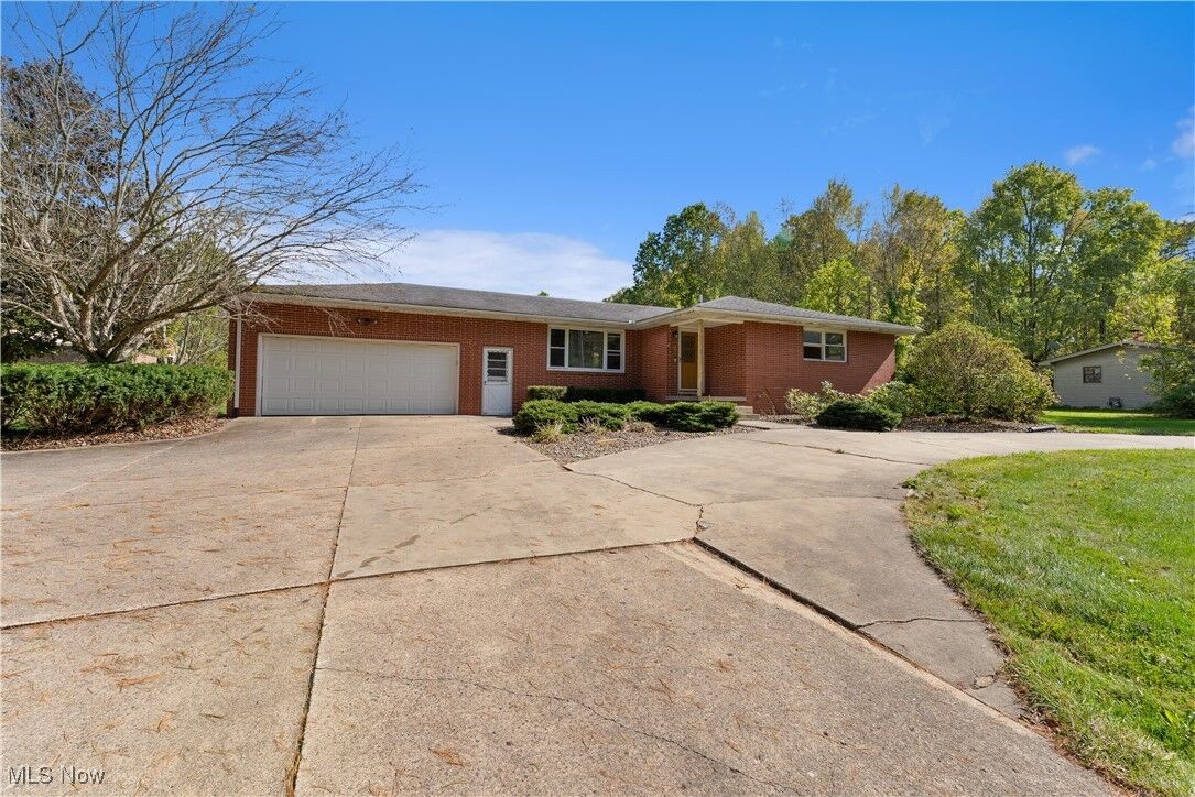Property Photo: 2425 Pleasant Valley Road OH 44446