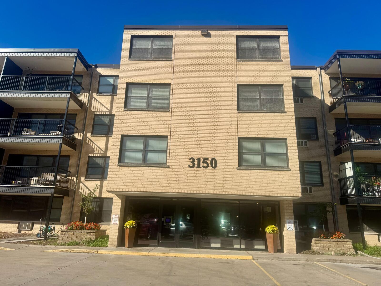 Property Photo:  3150 Excelsior Boulevard 211  MN 55416 