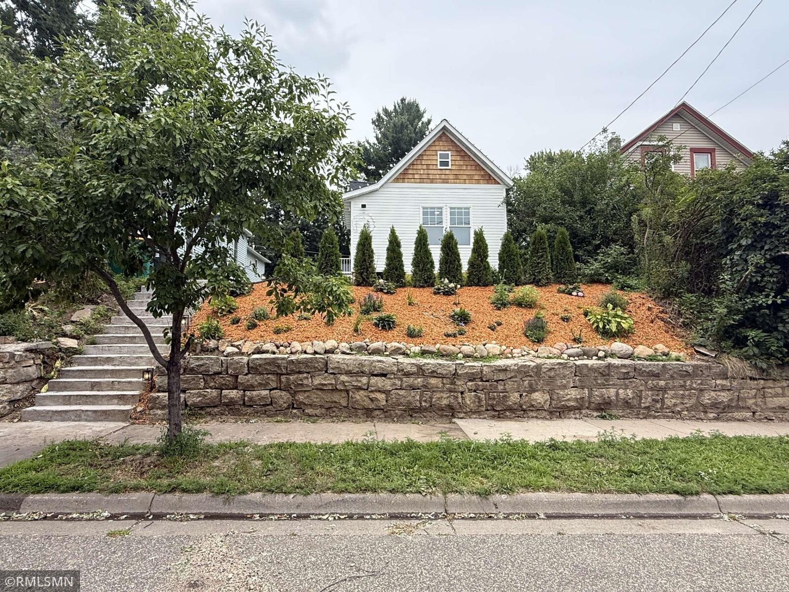 Property Photo:  610 Wilkins Street W  MN 55082 