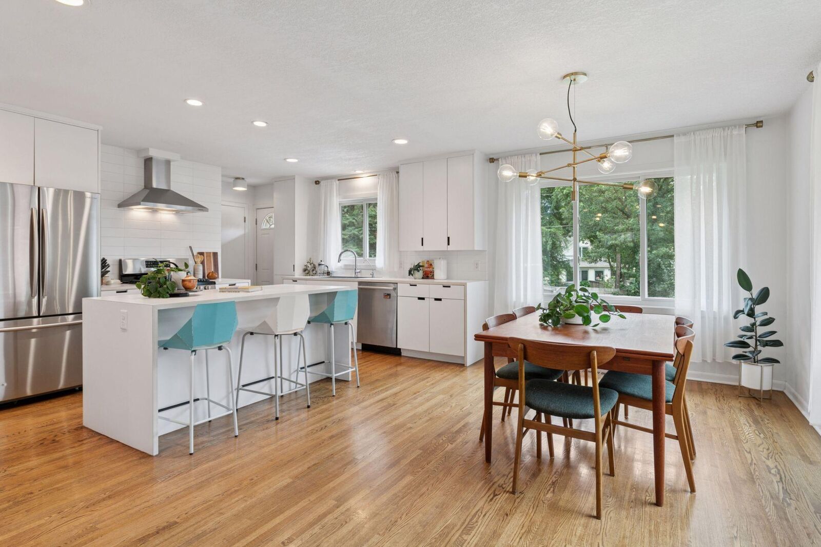 Property Photo:  2420 Como Avenue  MN 55108