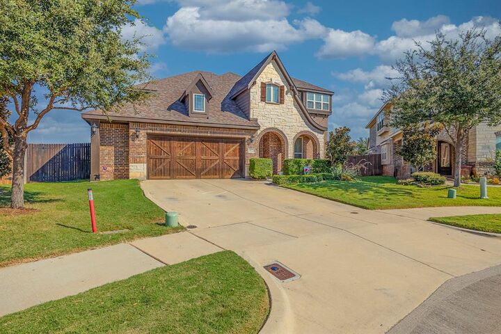 Property Photo: 10220 Fox Grove Court TX 76131