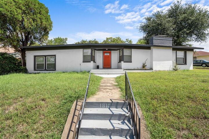 Property Photo: 1910 Danube Drive TX 75203