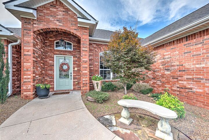 Property Photo: 206 W Camelot Drive AR 72756