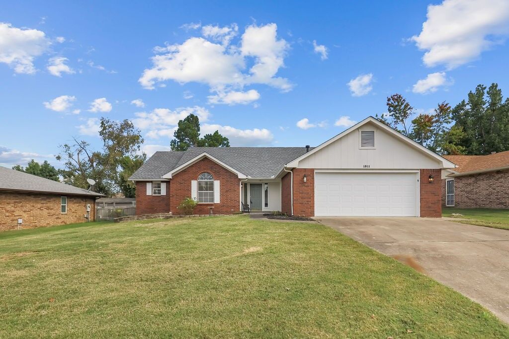 Property Photo:  1811 S 22nd Street  AR 72758 