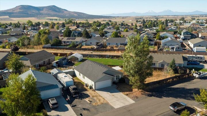 Property Photo: 546 E A Street OR 97734