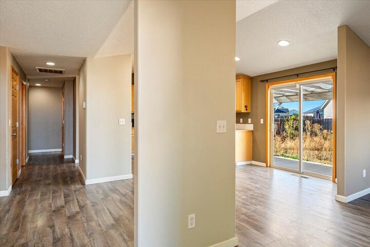 Property Photo:  546 E A Street  OR 97734