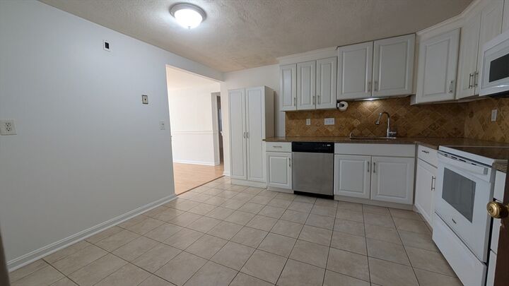 Property Photo:  118 Parker Street 16  MA 01720 