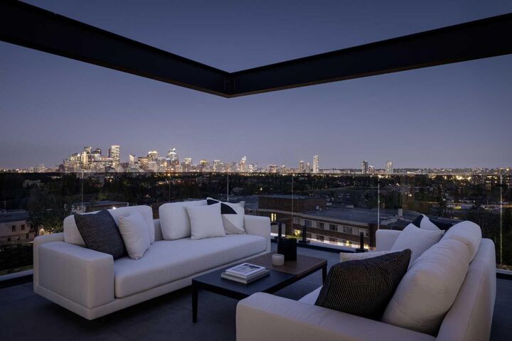 Property Photo:  1815 11 Avenue NW  AB T2N 1H4 