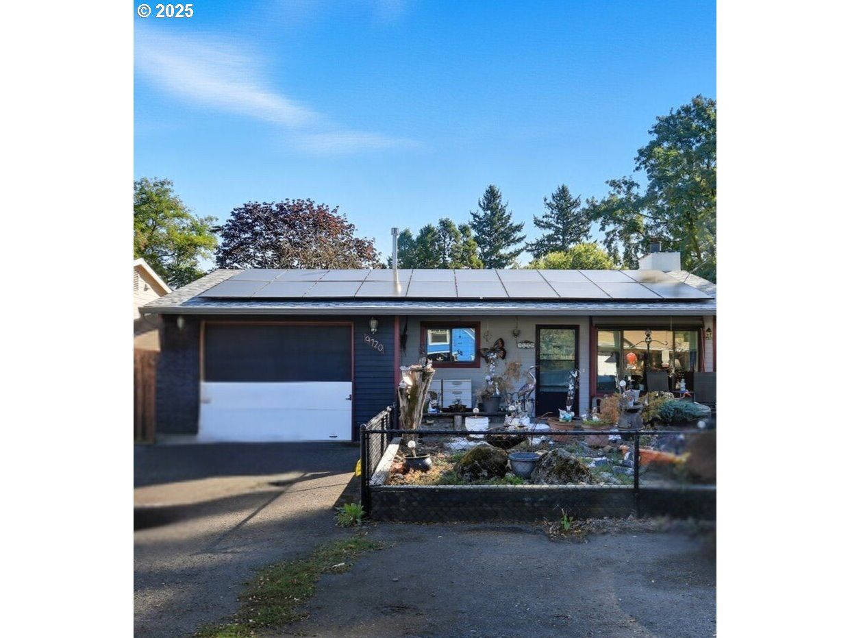 Property Photo:  9720 SE 74th Ave  OR 97222 