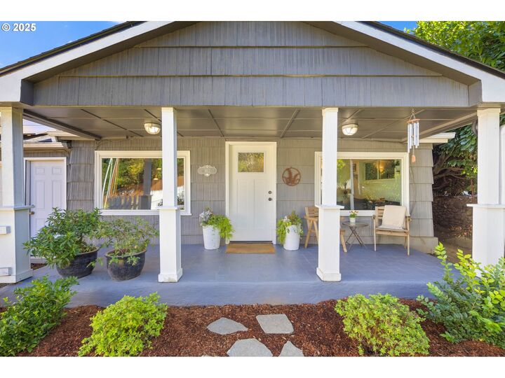 Property Photo:  1112 NE 160th Ave  OR 97230 