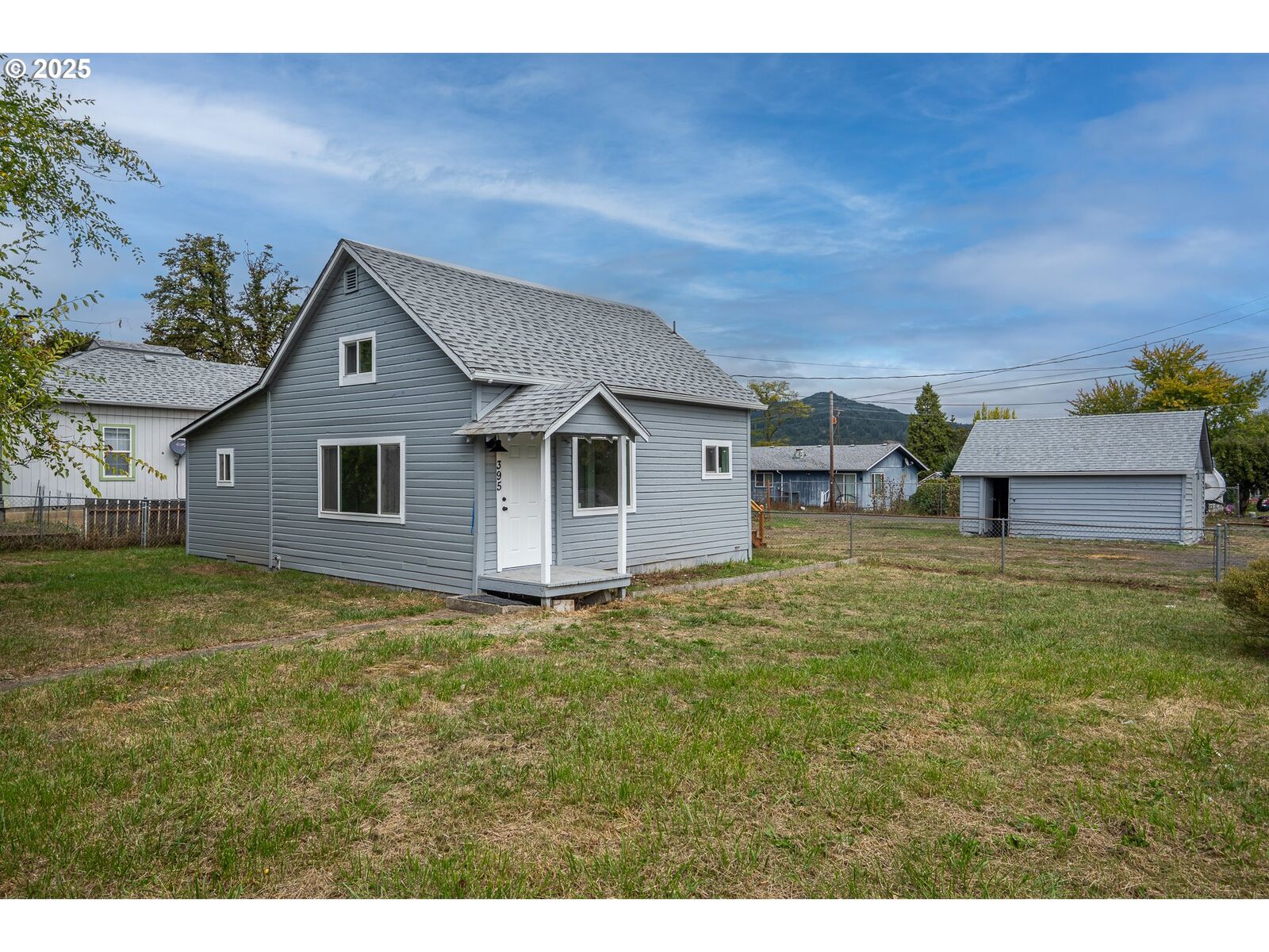 Property Photo:  395 Applegate Ave  OR 97499