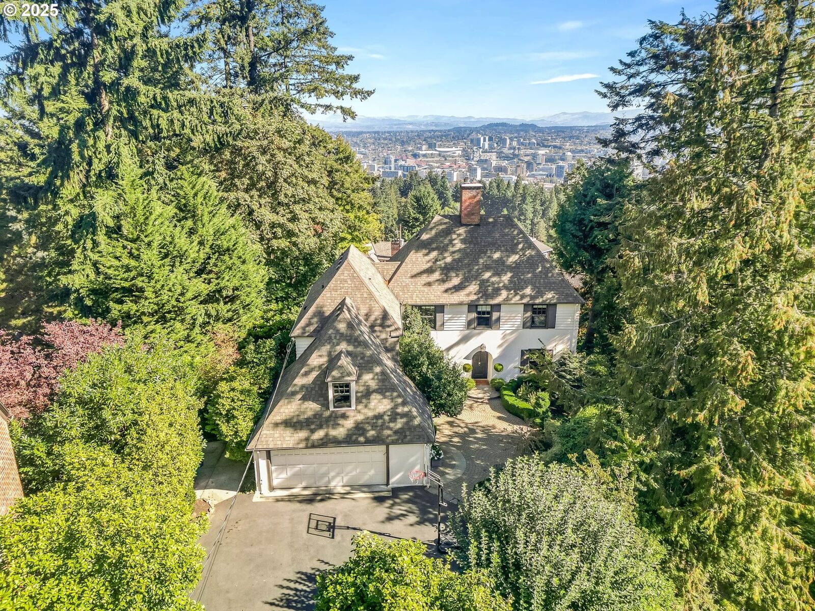 Property Photo: 2933 SW Fairview Blvd OR 97205