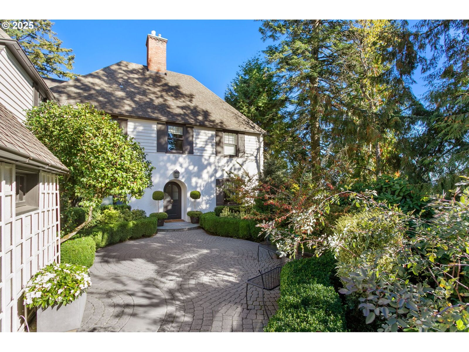 Property Photo: 2933 SW Fairview Blvd OR 97205