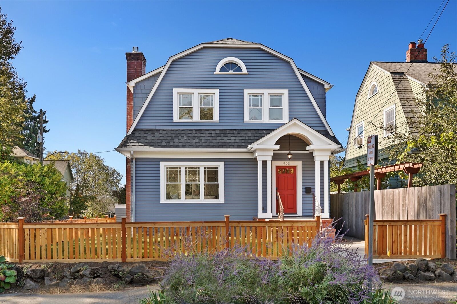 Property Photo:  903  32nd Avenue  WA 98122 