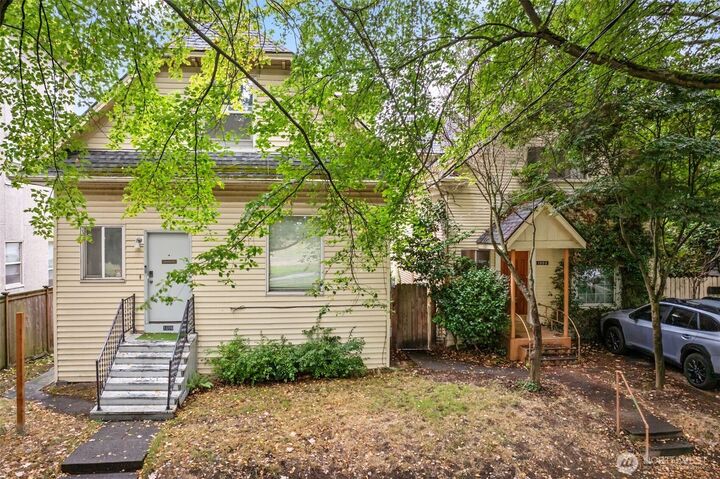 Property Photo: 1006 E Denny Way WA 98122