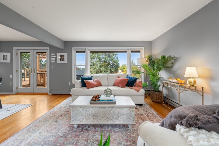 Property Photo: 6545 47th Avenue NE WA 98115