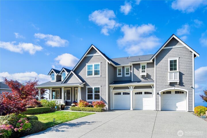 Property Photo:  7049  171st Avenue SE  WA 98006 