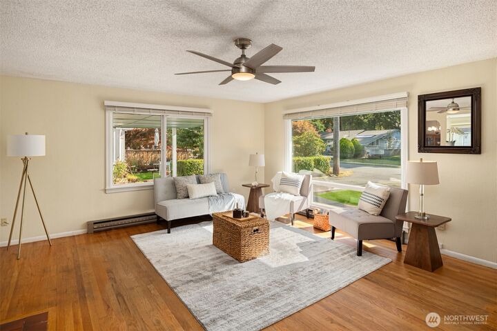 Property Photo: 307 Tamarack Avenue WA 98203