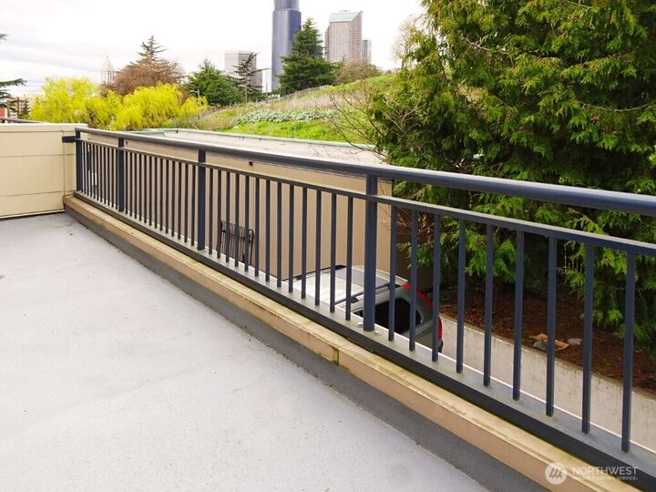 Property Photo:  321  10th Avenue S 608  WA 98104 