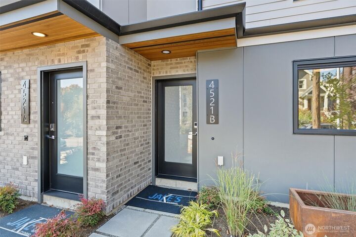 Property Photo: 4521 B Bagley Avenue N WA 98103