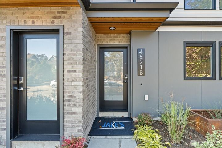 Property Photo: 4521 B Bagley Avenue N WA 98103