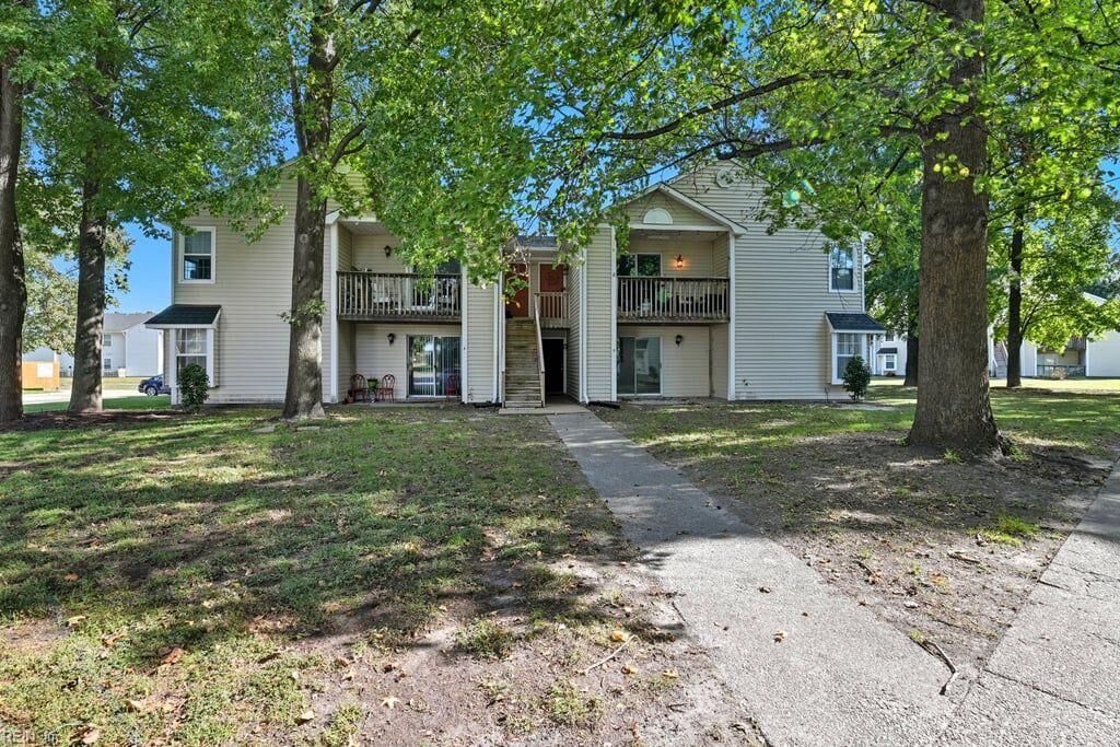 Property Photo: 1717 Stoney Creek Arch B VA 23320