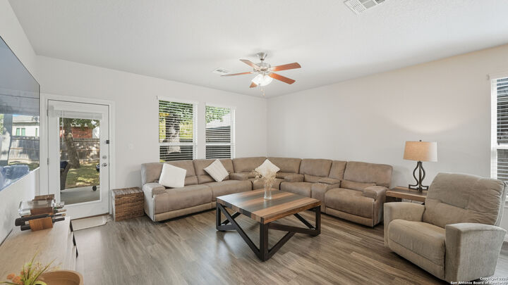 Property Photo: 8211 Snowdeal Ln TX 78255