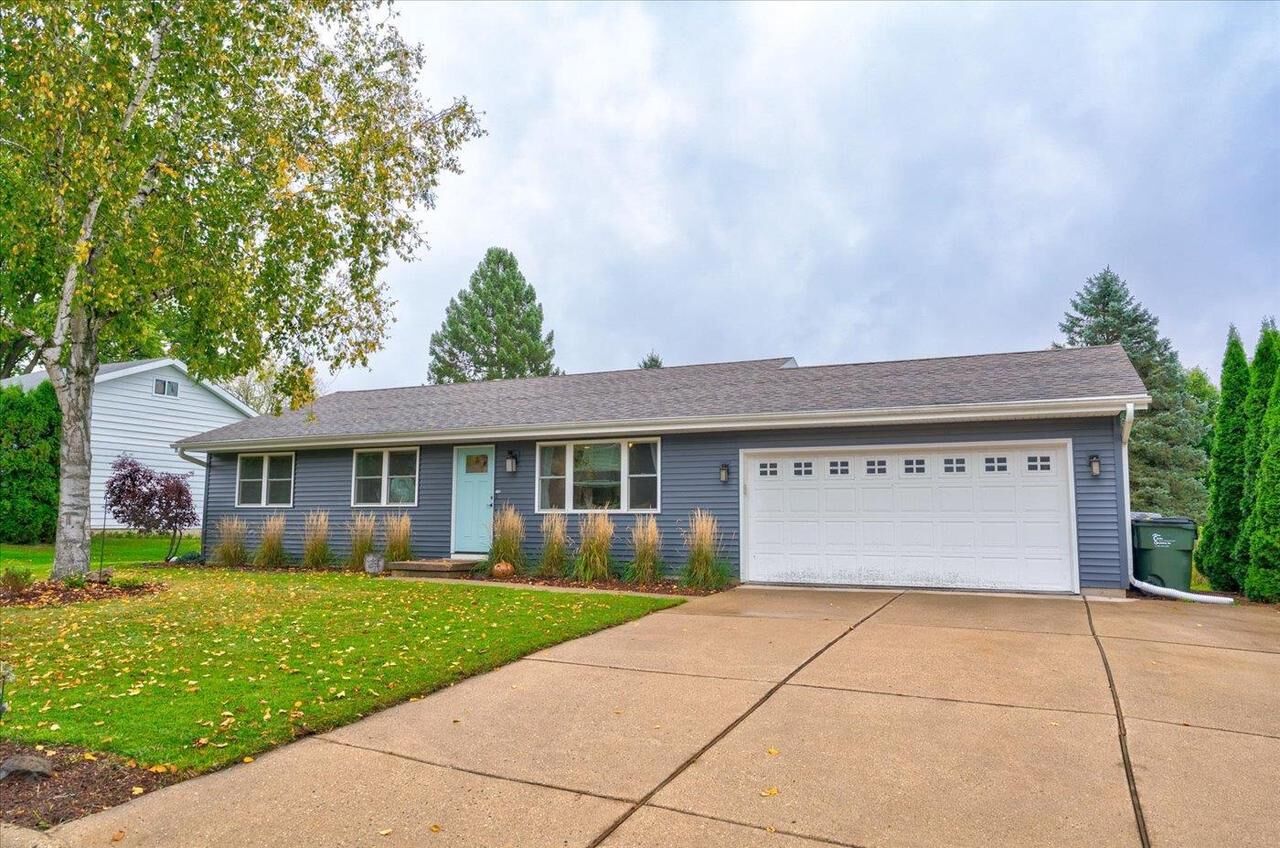 Property Photo: 2610 South Elmwood Circle WI 53528