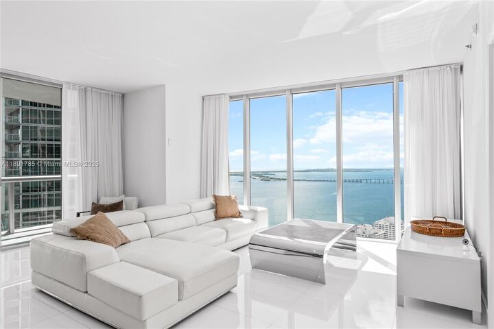 Property Photo:  485 Brickell Ave 4410  FL 33131 