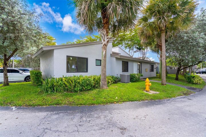 Property Photo: 10669 SW 113th Pl 84Z FL 33176