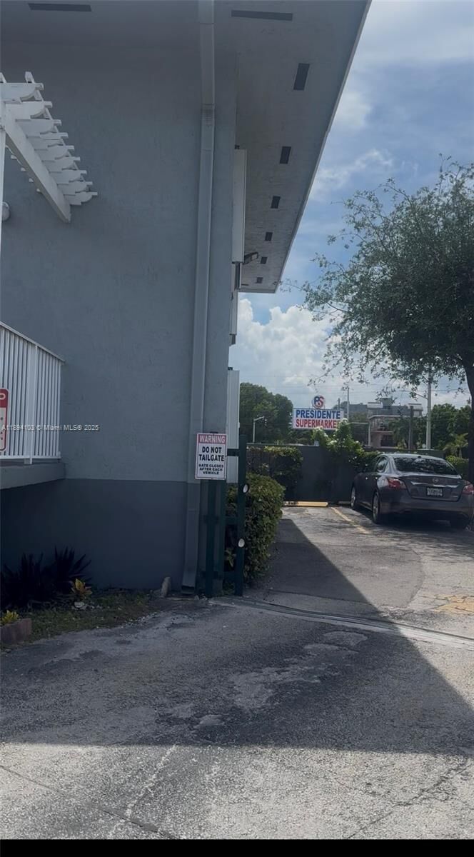 Property Photo: 1852 SW 7th St 109 FL 33135