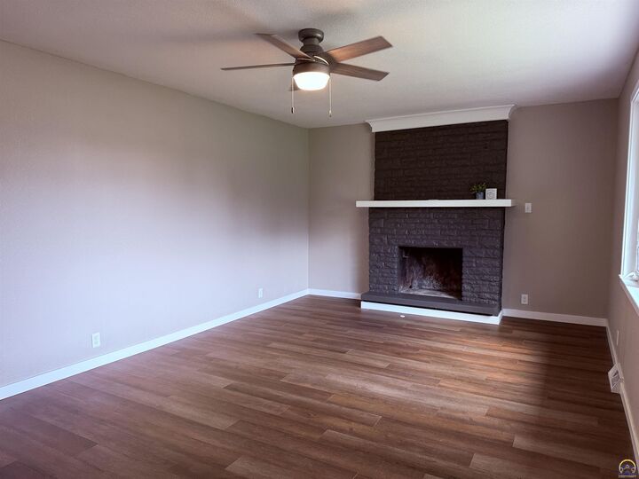 Property Photo: 1421 SW McAlister Ave KS 66604