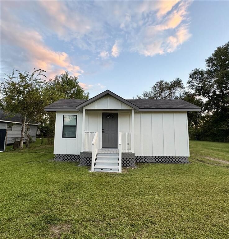 Property Photo: 814 18th Street LA 70601