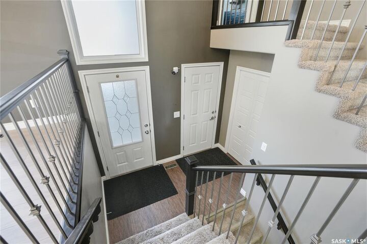 Property Photo: 815 Ledingham Crescent SK S7V 0B7