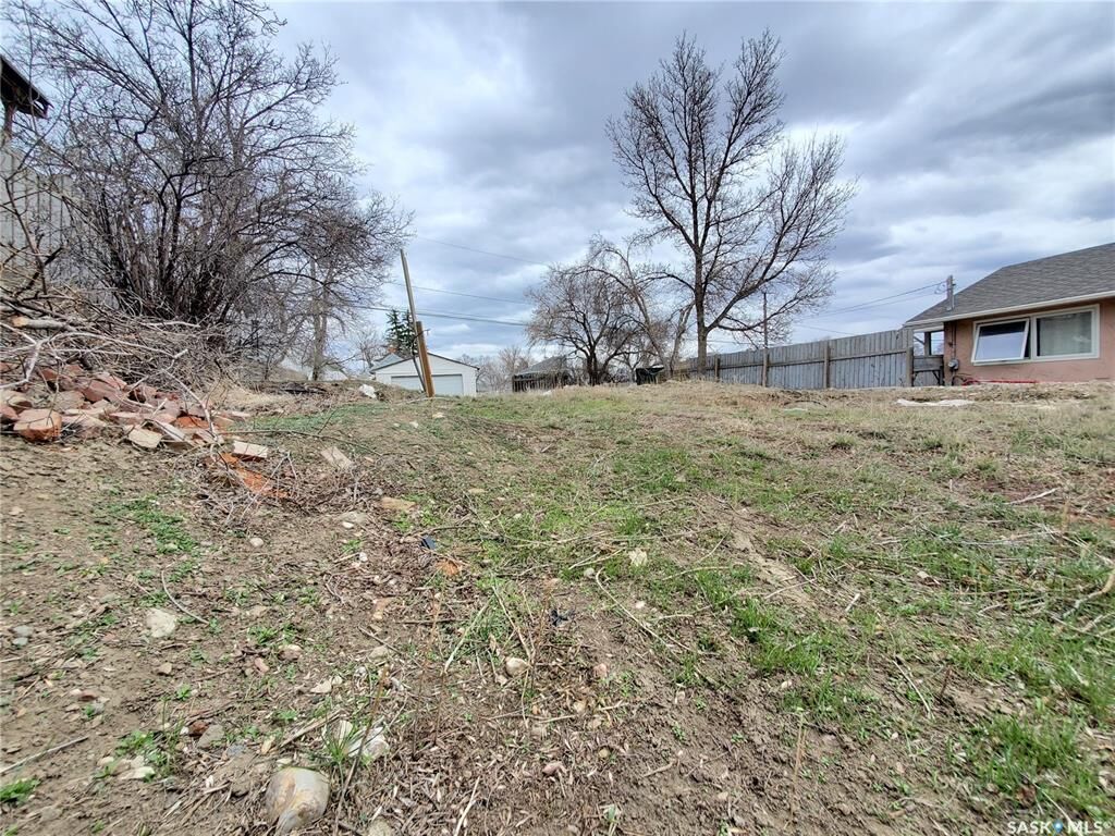 Property Photo:  311 10th Avenue NW  SK S9H 1B7 