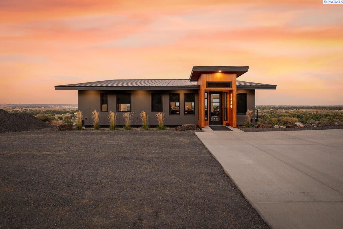 Property Photo: 1880 Artemis Rdg WA 99353-9016