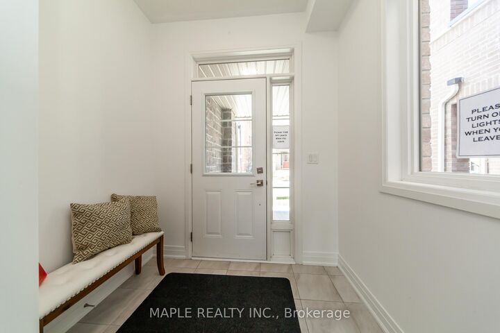 Photo de la propriété: 70 Waterside Way ON L1N 0N1