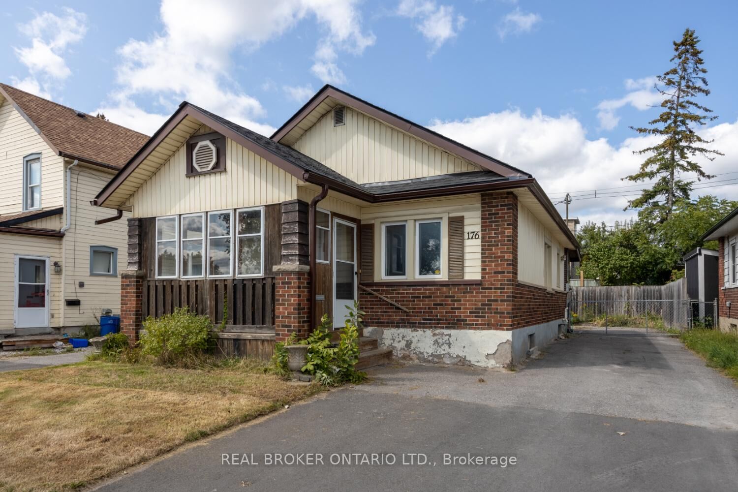 Property Photo: 176 Lansdowne Street W ON K9J 1Y7