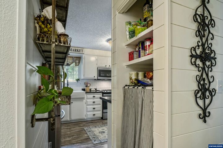 Property Photo: 3796 Hart Dr N OR 97303
